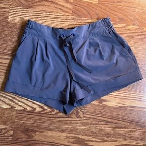 Lululemon women’s blue shorts size 6